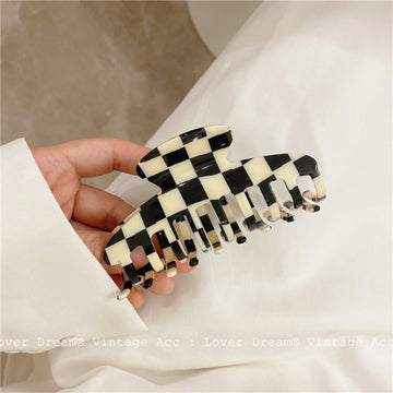 AOMU INS Fashion Black White Check Acrylic Hair Claw Clips Smooth Beige Irregular Geometric Hairpin for Women Jewelry Gifts daiiibabyyy